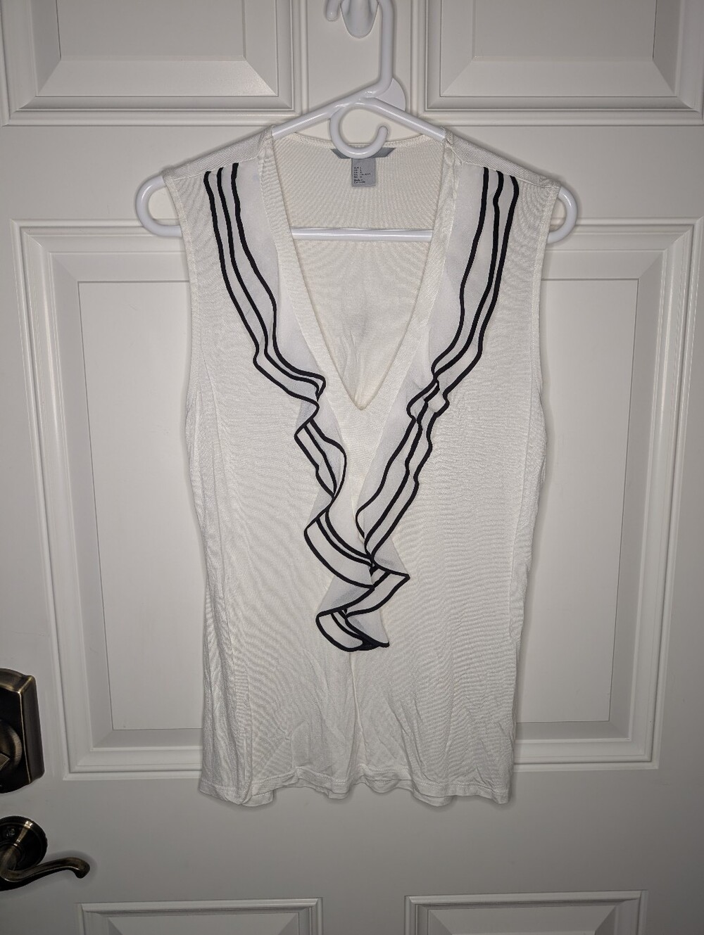 H&M White V-Neck Ruffles Sleeveless Shirt Blouse Tank Top Women's Size Large
